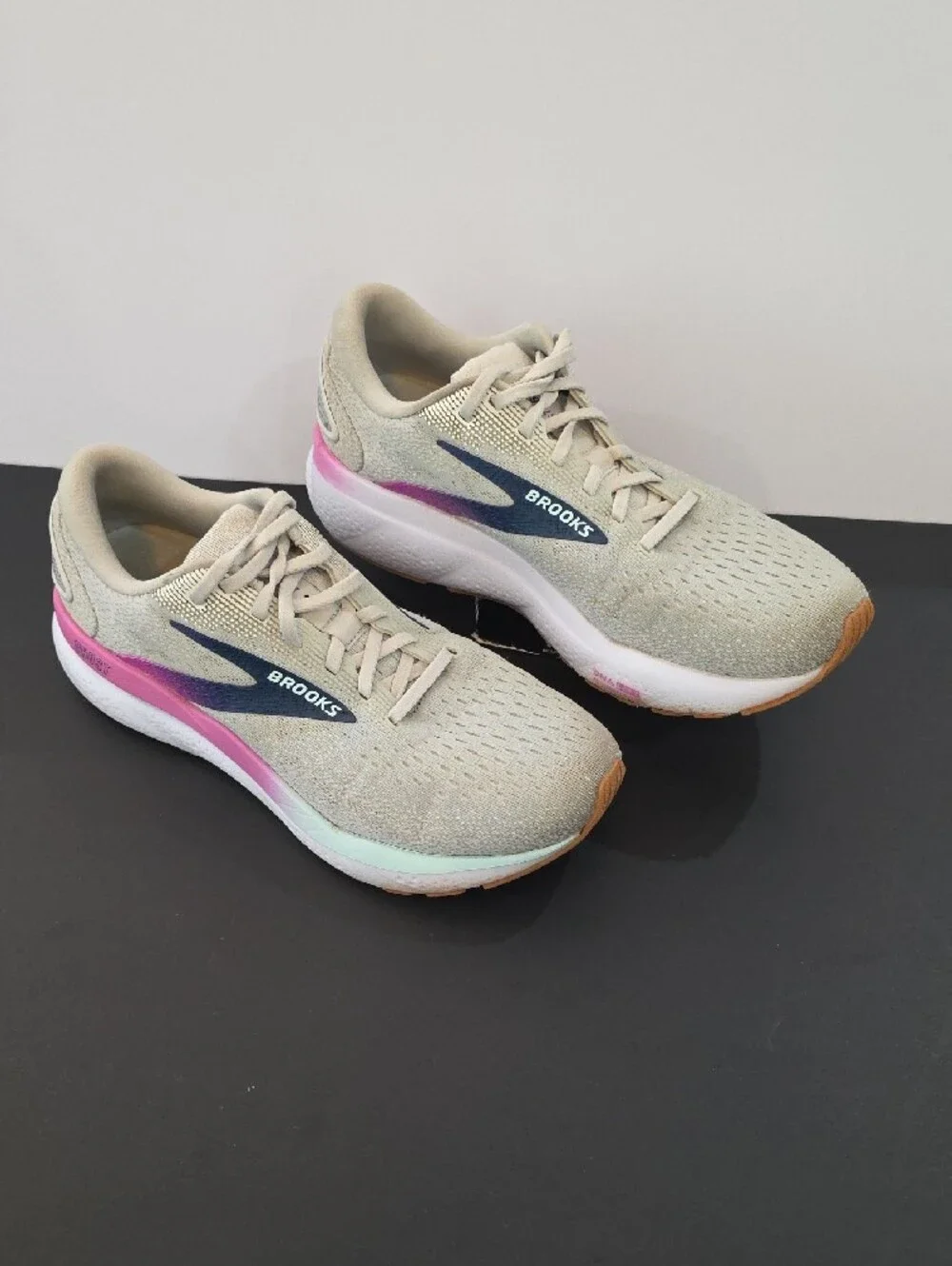 Brooks Ghost 16 Women’s Running Shoes - Beige with Pink and Navy Size 10